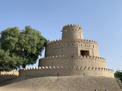 الجاهلی قلعہ — قلعے کا نمایاں گول برج۔