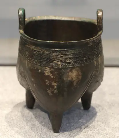 Louvre Abu Dhabi — An ancient Chinese ritual bronze photographed at the museum; exhibitions and loans may change.