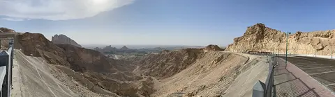 جبل حفیت — پہاڑی سڑک کے کنارے نظارہ گاہ۔