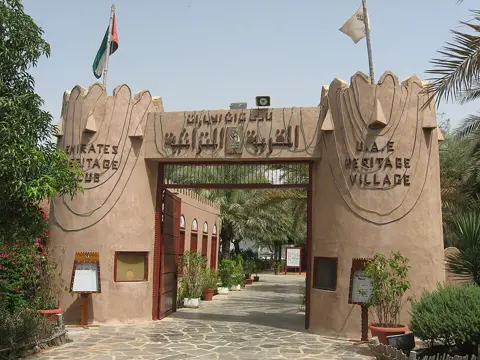 ابوظبی ہیریٹیج ولیج — گاؤں کے دوبارہ بنائے ورثے کے ماحول میں چلیں۔