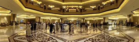 ایمریٹس پیلس مینڈرن اورینٹل — اندرونی آرائشی کام کو قریب سے دیکھیں۔