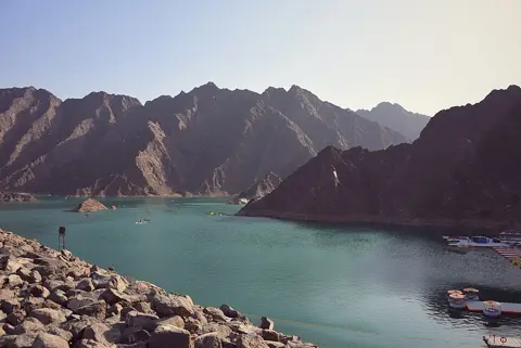 The reservoir and rugged mountains from the dam’s edge