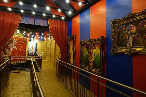 خوب سجایا گیا اندرونی قطار کا حصہ۔