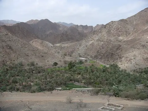 وادی الحیل میں چوٹی کے نگرانی برج کے نیچے تاریخی رہائش۔