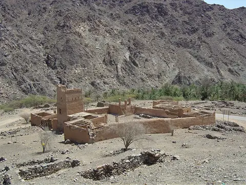 الحیل رہائش کا دوسرا منظر اس کی روایتی عمارت دکھاتا ہے۔