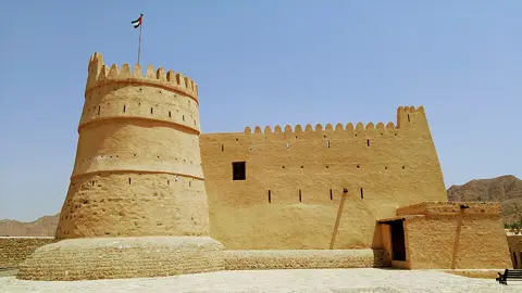 دوسرا زاویہ قلعے کی دفاعی شکل دکھاتا ہے۔