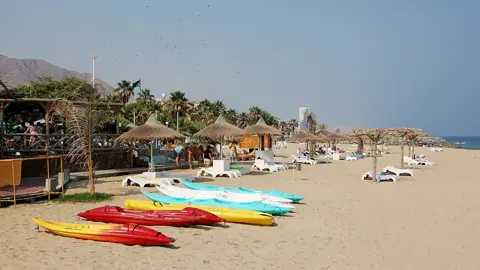 2007 میں العقہ بیچ پر کایاک کی تصویر؛ موجودہ آبی سرگرمی منتظم سے ترتیب دیں۔