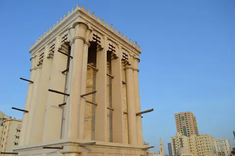 راس الخیمہ کا قومی عجائب گھر — عجائب گھر میں روایتی ہوا کا برج۔