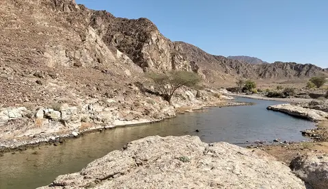 وادی شوکہ — وادی میں موسمی تالاب؛ پانی کی سطح اور محفوظ رسائی حالات پر منحصر ہیں۔