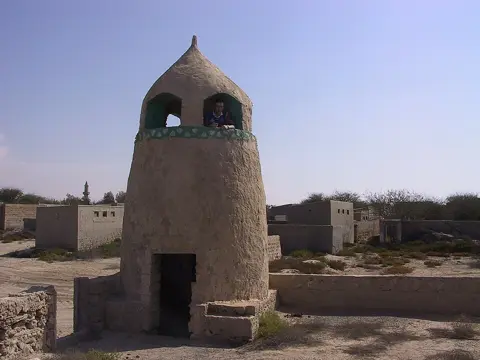 الجزیرہ الحمراء تاریخی گاؤں — الجزیرہ الحمراء کی تاریخی مسجد۔