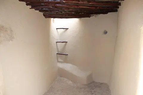 ضایہ قلعہ — قلعے کا اندرونی صحن دیکھیں۔