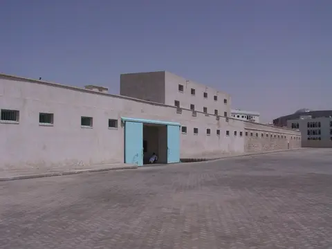 سابقہ ہوائی اڈے کی قلعہ نما عمارتیں المحطہ میوزیم کے مقام کا تعارف دیتی ہیں۔