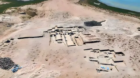 جزیرہ السینیہ کی کھدائی شدہ عیسائی خانقاہ کا فضائی منظر